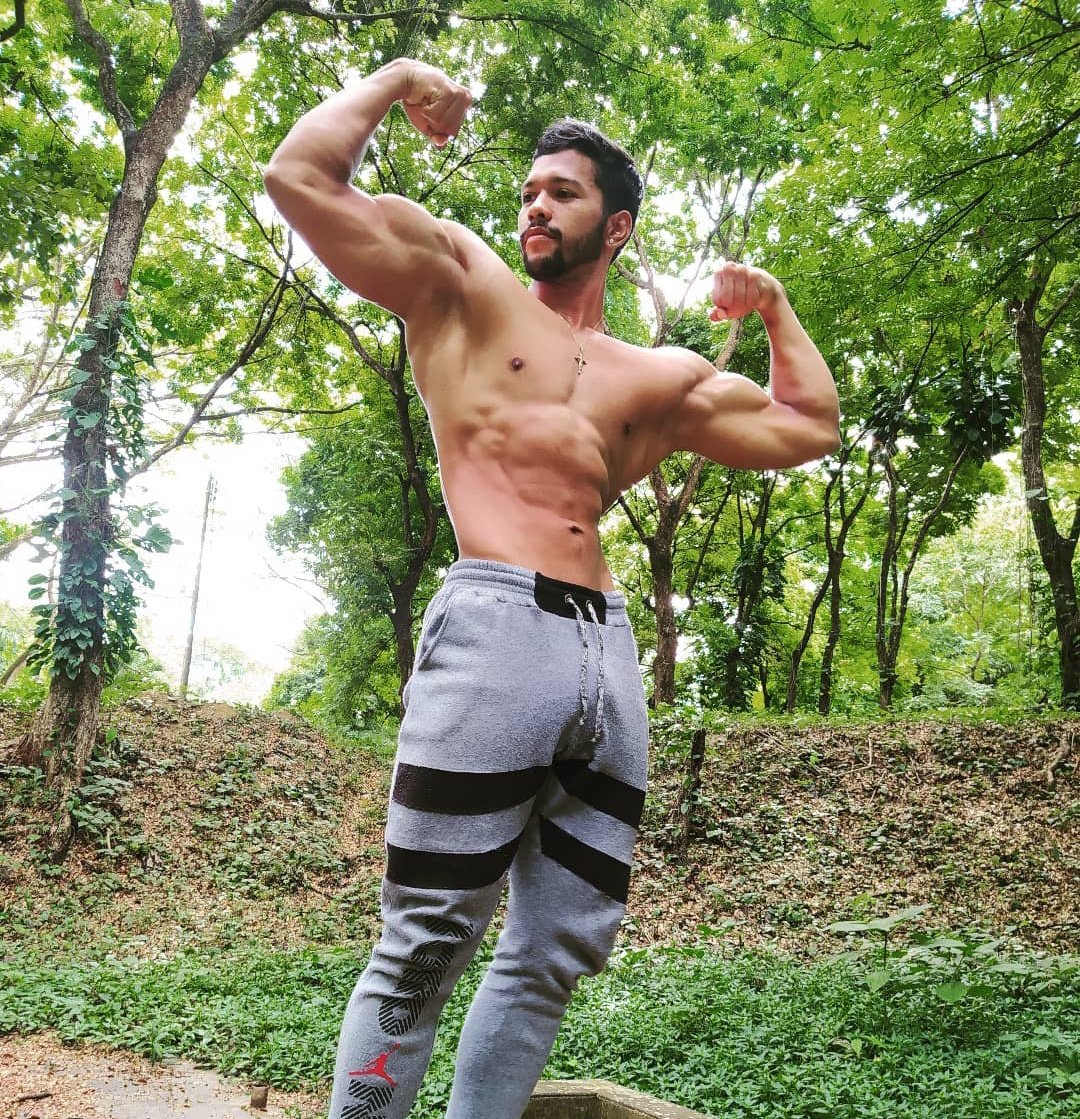 MasterYet1's tweet photo. Enjoying the outdoors while waiting for a submissive, to fulfill my wishes 😈#findom #cashmaster #footmaster #footmaster #cashslave #footslave #humanatm #paypig #alpha #malefeet #cashfag @MASTER_UPDATES @RtFindom15 @rt_slave_ma @retweet4Masters @MasterYet1 @cashpigslave1 https://t.co/0FXFTyZeeq