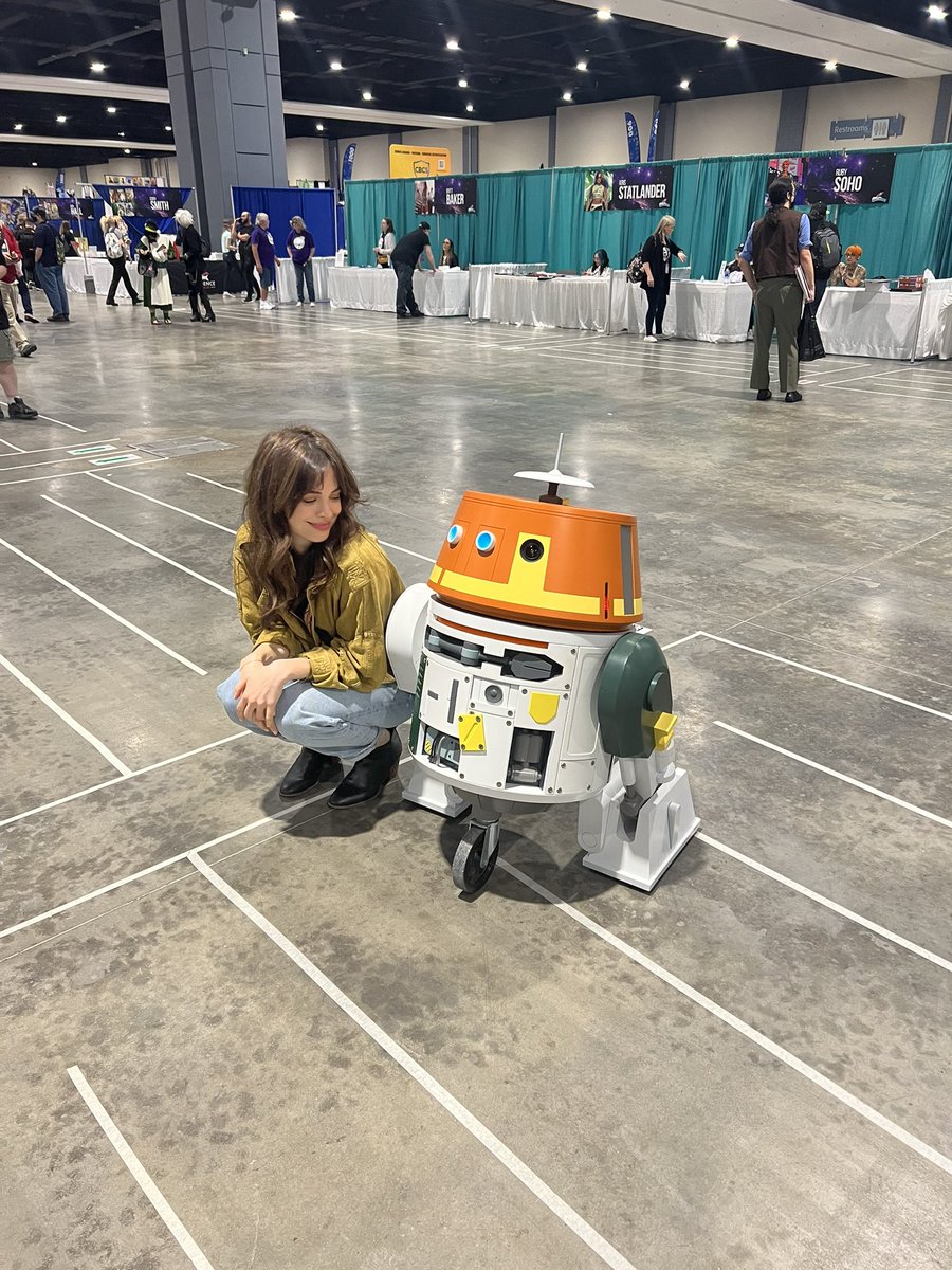 HRChopper's tweet photo. It’s hard to tell, but Chopper was enamored with Wonder girl Conor Leslie in this picture. #wondergirl #conorleslie #galaxyconrichmond #chopper https://t.co/kGyzC9XVCm