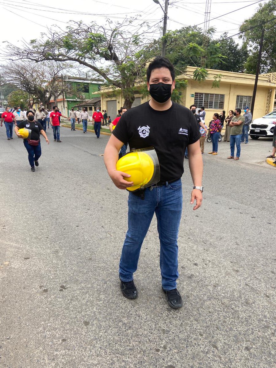 mauriciofloga's tweet photo. #18demarzo #contraincendio #diadelaexpropiacionpetrolera https://t.co/jQzpkjMHoZ