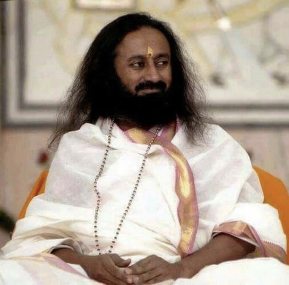 JGDSwamiji's tweet photo. Know life is momentary and live life the best you can. @SriSri ji🌺🌺 https://t.co/SUpoHGeAm5