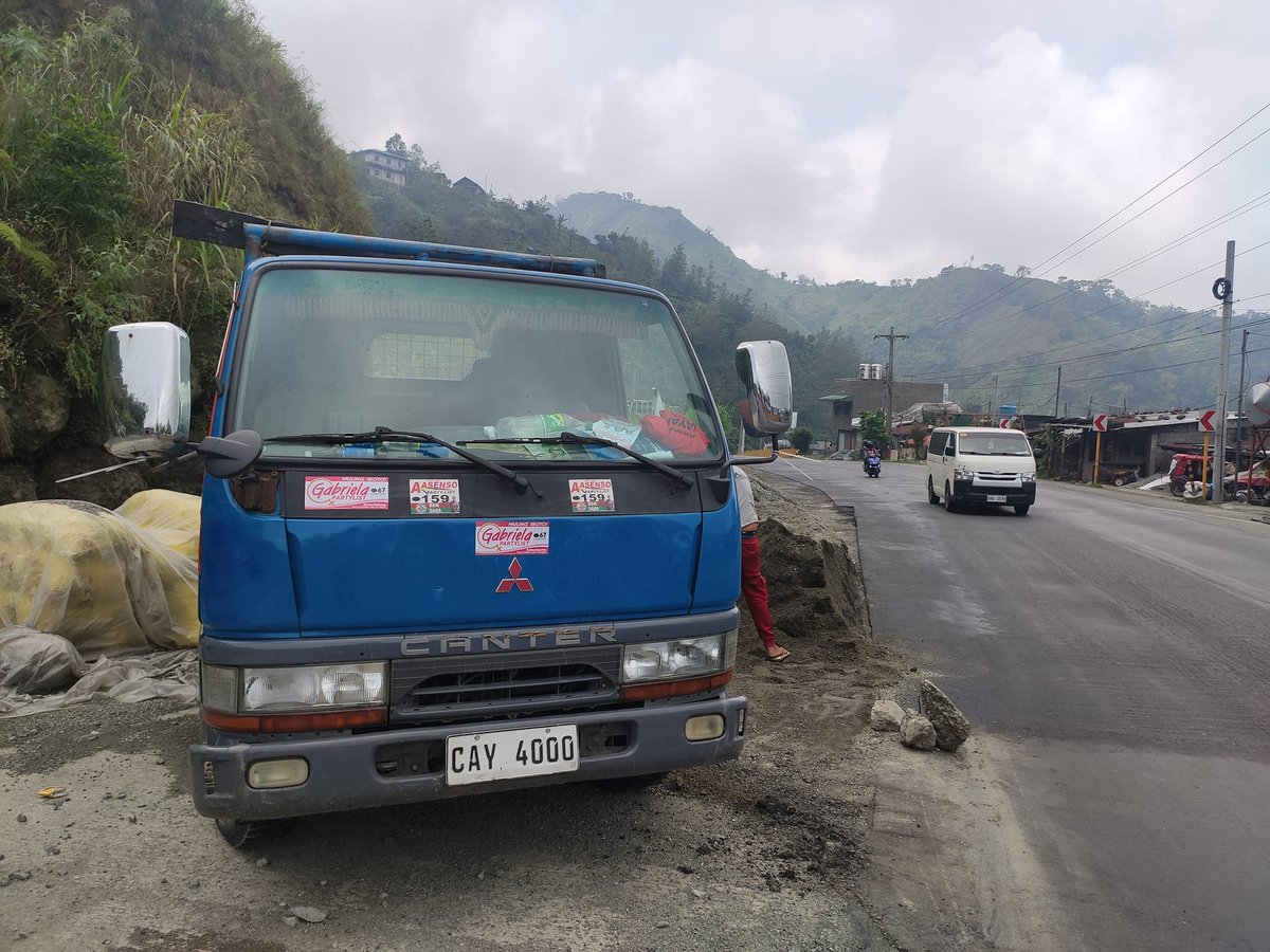 ATM: Volunteers for Gabriela Women's Party at Baguio City are painting Marcos Hi-way pink!

#67GabrielaPartylist 
#LabanGabriela
#AbanteBabae