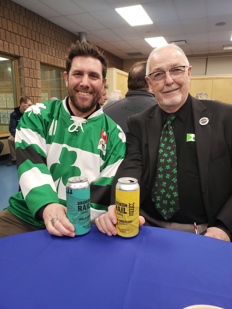 ProudPapaJ's tweet photo. Thanks to all of @townofstmarys that came out & put on their Green to support the Lads of @stmlincolns on our #WearGreenNight. @bill_b4 & I post game with a @Brokenrailbrew
#WeAreLincolns #GoLincsGo #LincsNation @GOJHL #JuniorHockey https://t.co/L8V6bCfXZx