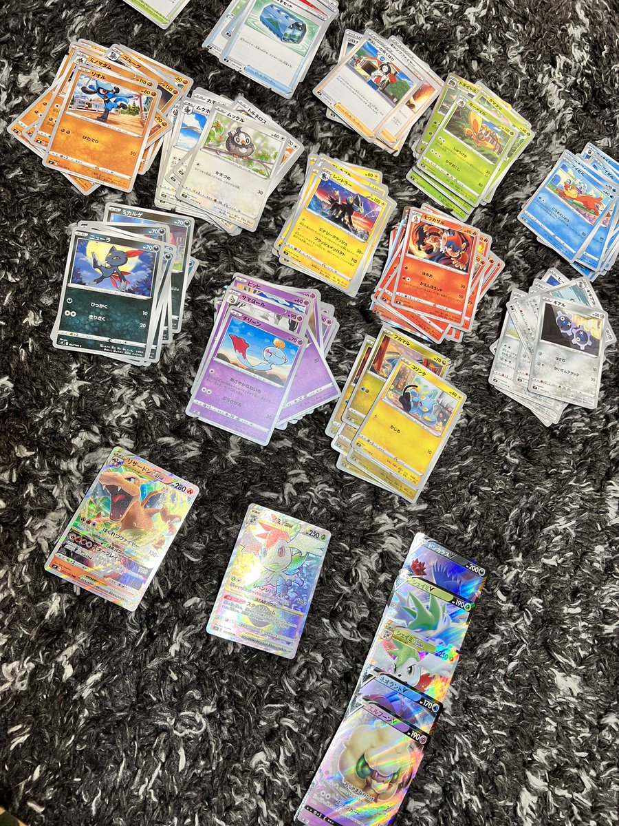 kumapunch01's tweet photo. 今日のポケカBOX開封😭
スターバース、、、全然ダメだった💀
#ポケモンカード #スターバース #開封の儀 https://t.co/9Fm0xek8Lh