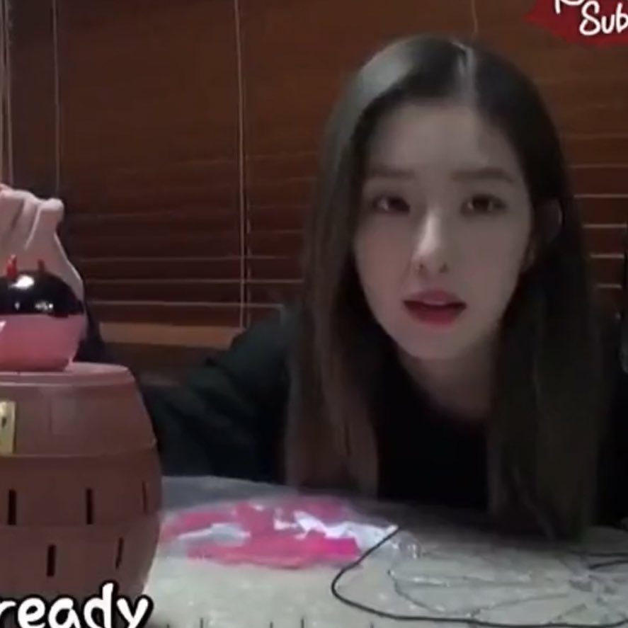Baejoohyunews's tweet photo. Hello, LOOK AT HER https://t.co/VyJdbZVstC