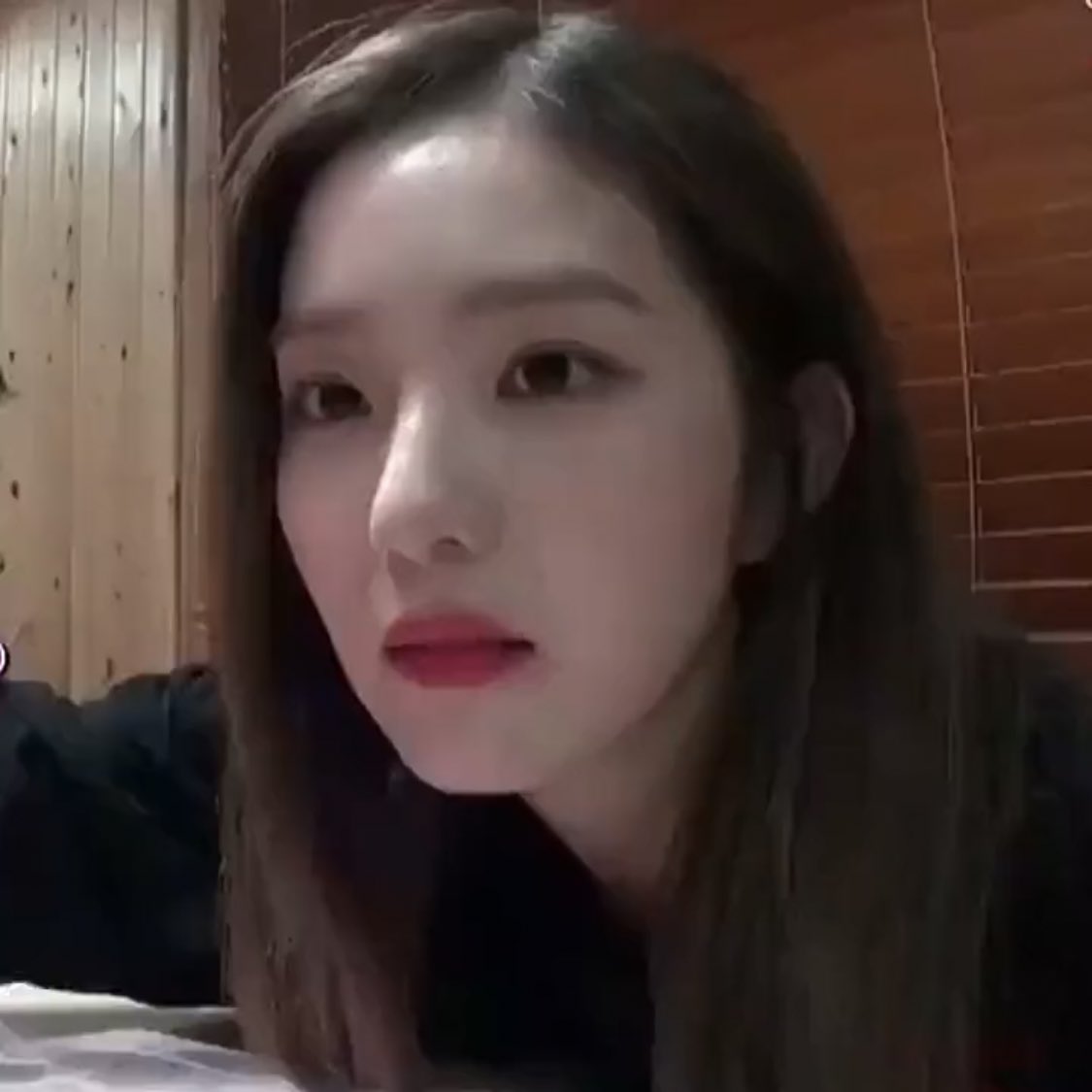 Baejoohyunews's tweet photo. Hello, LOOK AT HER https://t.co/VyJdbZVstC