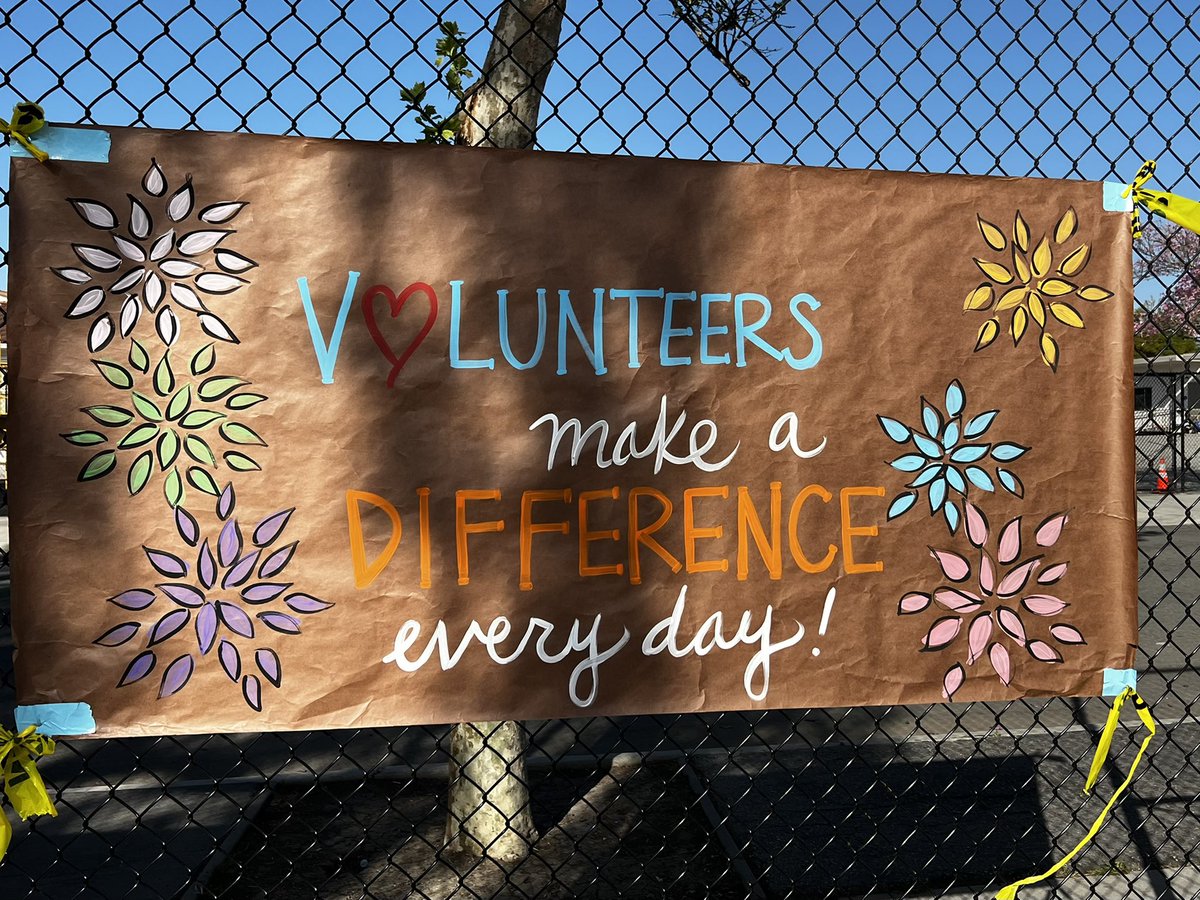 ASRayburn's tweet photo. Had our Jog-a-thon this week! The kids and staff were excited! #RunLionsRun Our PTA did an amazing job! #LongfellowPTA #provepossible https://t.co/Ymp4EzF161