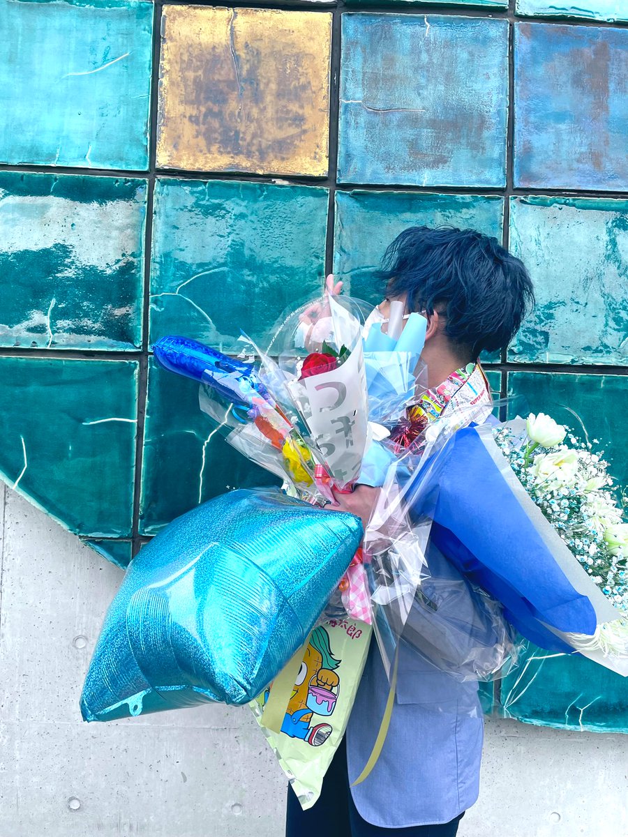 238blue's tweet photo. 沖縄県立芸術大学美術工芸学部デザイン工芸学科工芸専攻漆芸分野卒業！！！🎓💭💙💦
#長💦 https://t.co/SwUrS3w4us
