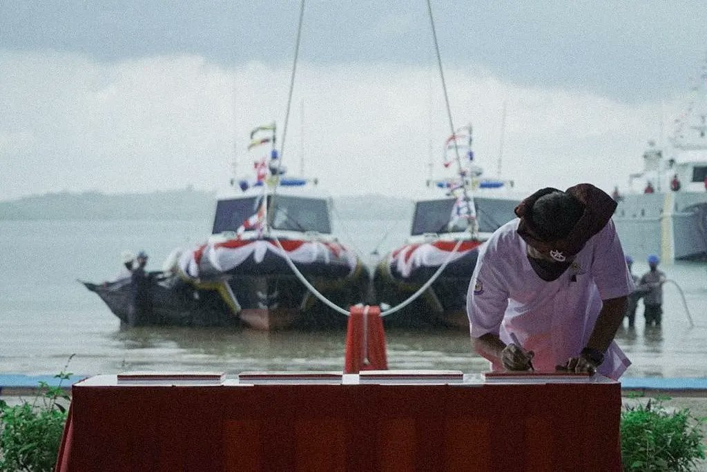 adin_psdkp's tweet photo. Dengan kecepatan hingga 57 knot, keempat unit speedboat ini ke depannya akan digunakan untuk memburu para pelaku penyelundupan Benih Bening Lobster (BBL) dan pelaku destructive fishing. Armada semakin kuat, Nusantara Lestari Jaya!

#KKPAccelerate #PSDKPHebat #UnitReaksiCepat https://t.co/BulZlAJooD