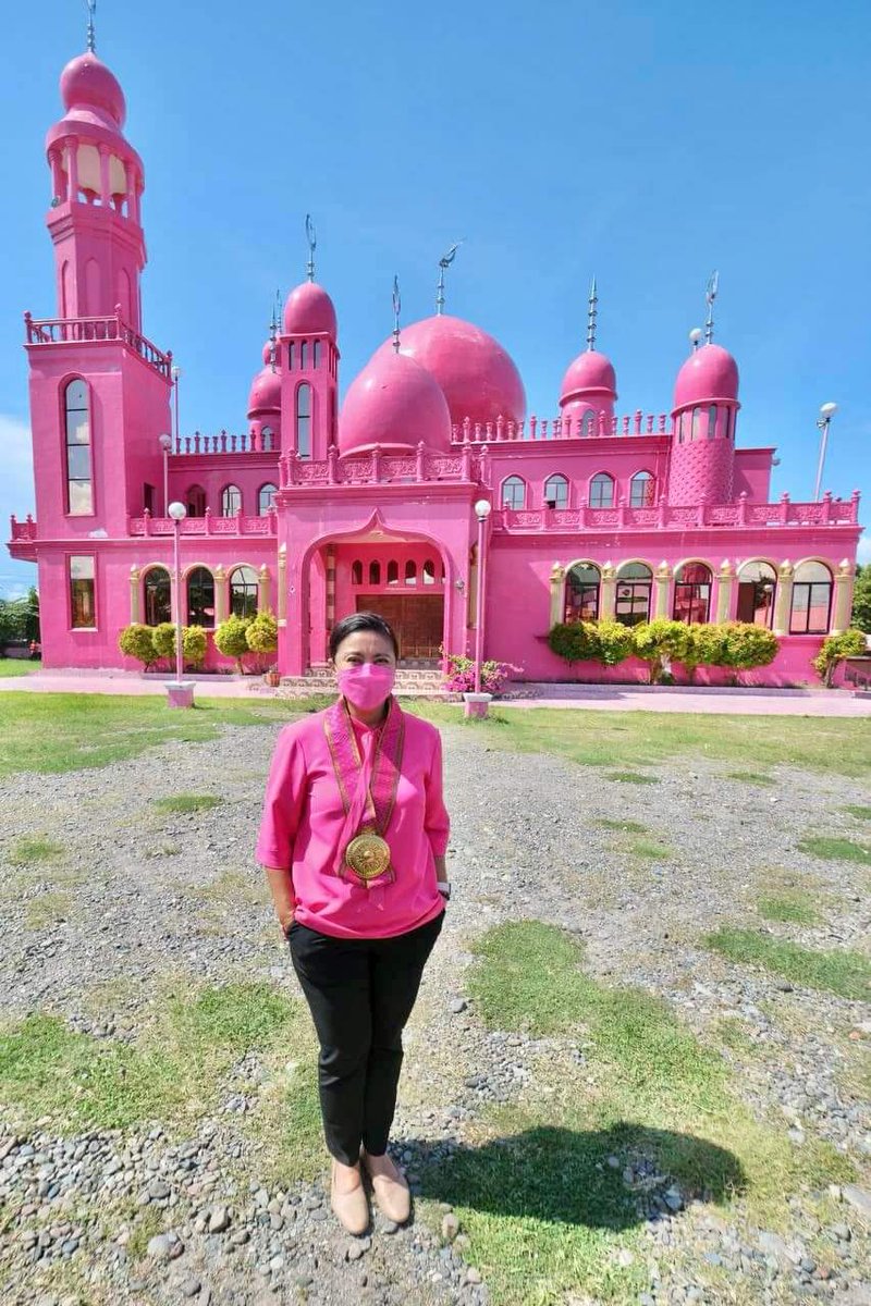KimIndar's tweet photo. As a sign of respect and courtesy, wearing a hijab when making a mosque as your background in a photo is a MUST for me. This mosque by the way has been pink even before @lenirobredo was elected to the office of the VP. #MuslimMosque https://t.co/AbML5AAFd0