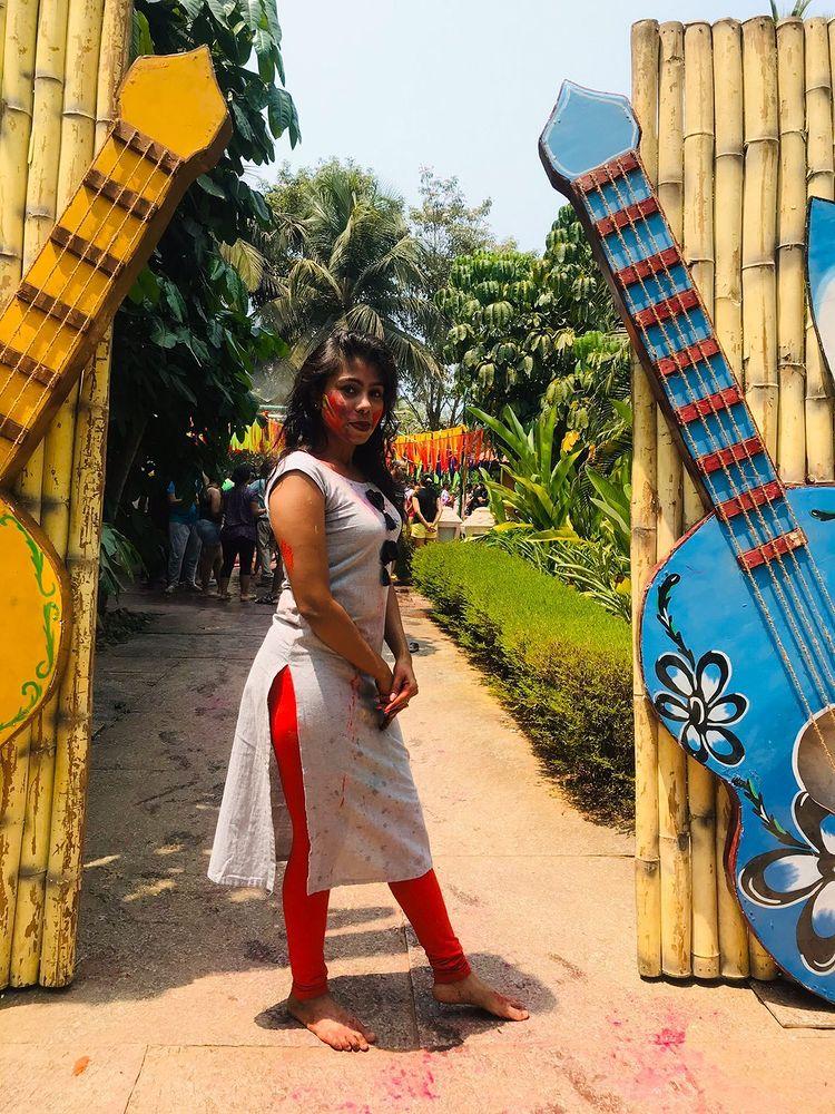 __cutoo__cj's tweet photo. Happy Holi to everyone 💓 💖 💗 https://t.co/cAA1rkq5pO