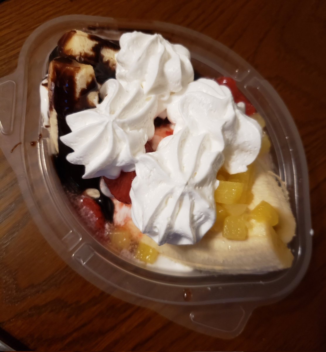 HeyPastie's tweet photo. When life throws you a curveball, cheer up with some icecream and whip #Diaryqueen https://t.co/TnqQRtPQMe
