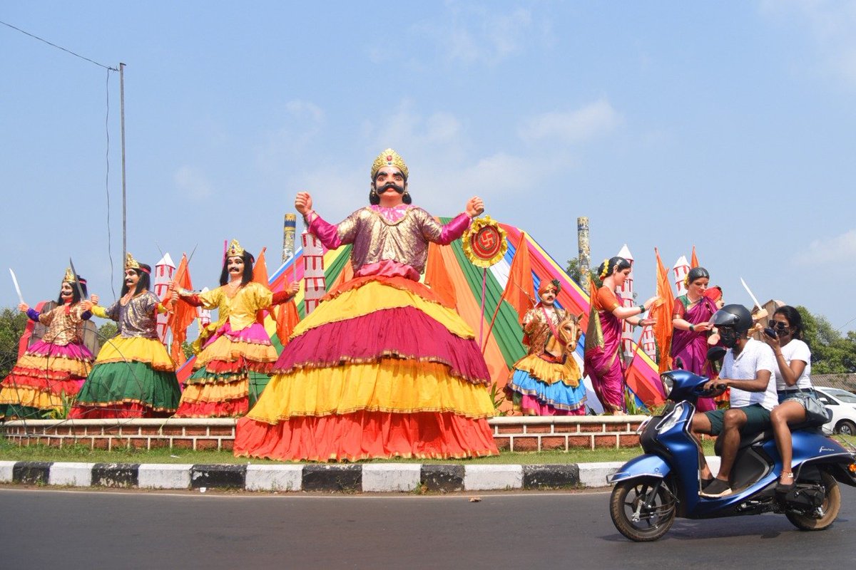 sagunPjournalis's tweet photo. #Divja #Circle in Panjim is decked up for #Shigmotsav. #Shigmo #floats parade in the State will commence from Ponda today. #Sagun #Gawade https://t.co/7FGCw7Mi6Q