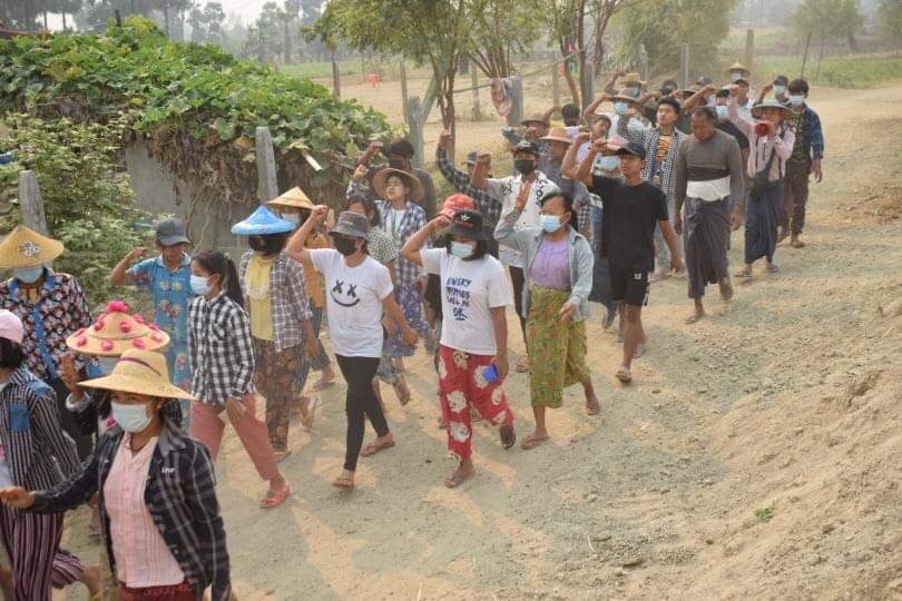 spring_2021's tweet photo. Multi-Villages strike from Northern Salingyi and Eastern Yinmarpin Tsp marched on streets to protest against Military Dictatorship.

#VillagesBurntDownByJunta
#2022Mar19Coup
#WhatsHappeningInMyanmar https://t.co/mvLUujHQWr