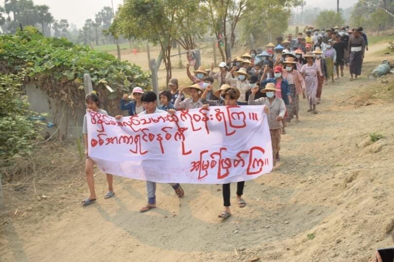 spring_2021's tweet photo. Multi-Villages strike from Northern Salingyi and Eastern Yinmarpin Tsp marched on streets to protest against Military Dictatorship.

#VillagesBurntDownByJunta
#2022Mar19Coup
#WhatsHappeningInMyanmar https://t.co/mvLUujHQWr