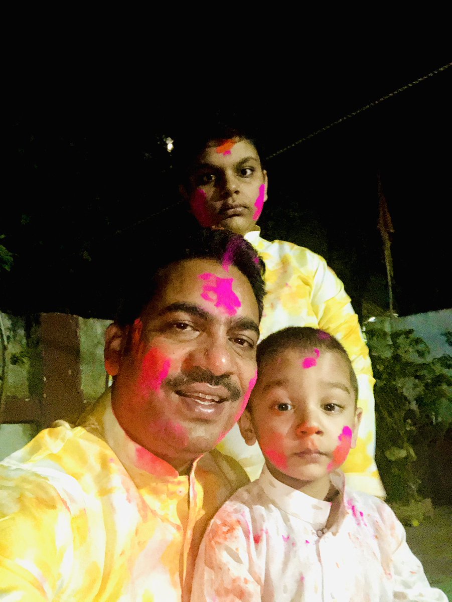 ShahiPratap's tweet photo. प्रेम, सद्भाव और रंगों से भरा होली का यह पावन पर्व नकारात्मकता और द्वेष का दहन कर आपके जीवन में सुख, शांति और समृद्धि लाए यही प्रभु श्रीराम से कामना करता हूं। 

           आप सब का , अपना 
                 भानु 🙏
#ColorsOfHappiness https://t.co/SS2WlZ1Zsh