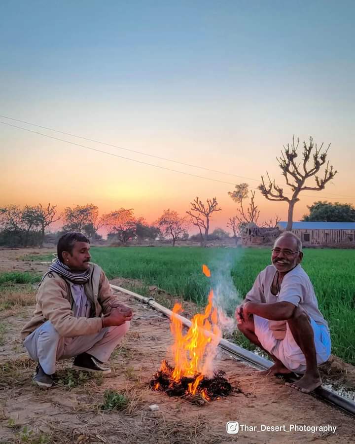 SukhveerHooda's tweet photo. किसानो के बच्चे सरकारी नॉकरी के पीछे क्यो भग रहे है.?

📌उसे अहसास हो चुका खेती घाटे का सौदा है
👉🏿#MSP मिलता नही
👉🏿शादी होती नही
👉🏿#बिजनेस के लिए पैसा व दिमाग नही है
👉🏿बचपन मे पिता की हालात देखकर उसे लगता है न्याय के लिए सरकारी तंत्र मे घुसना जरूरी है
@pantlp @artizzzz @8PMnoCM https://t.co/cNKavtLeX0