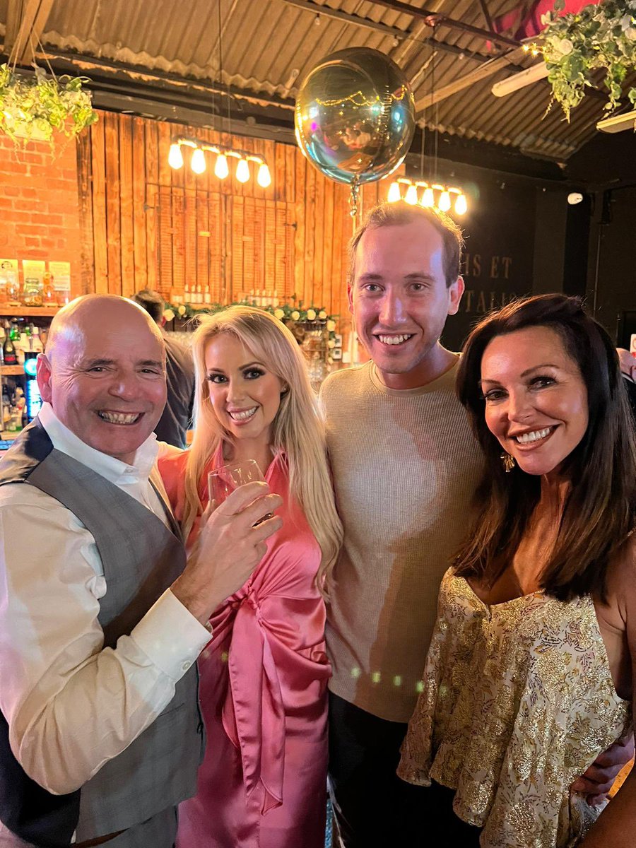 KerryWilldq's tweet photo. Fabulous evening last night @MurphysGin spent with some gorgeous friends @ant_woodward @RoyBasnett #clarecampbell #Liverpool #gin #murphysgin https://t.co/GRSXRGoiQD