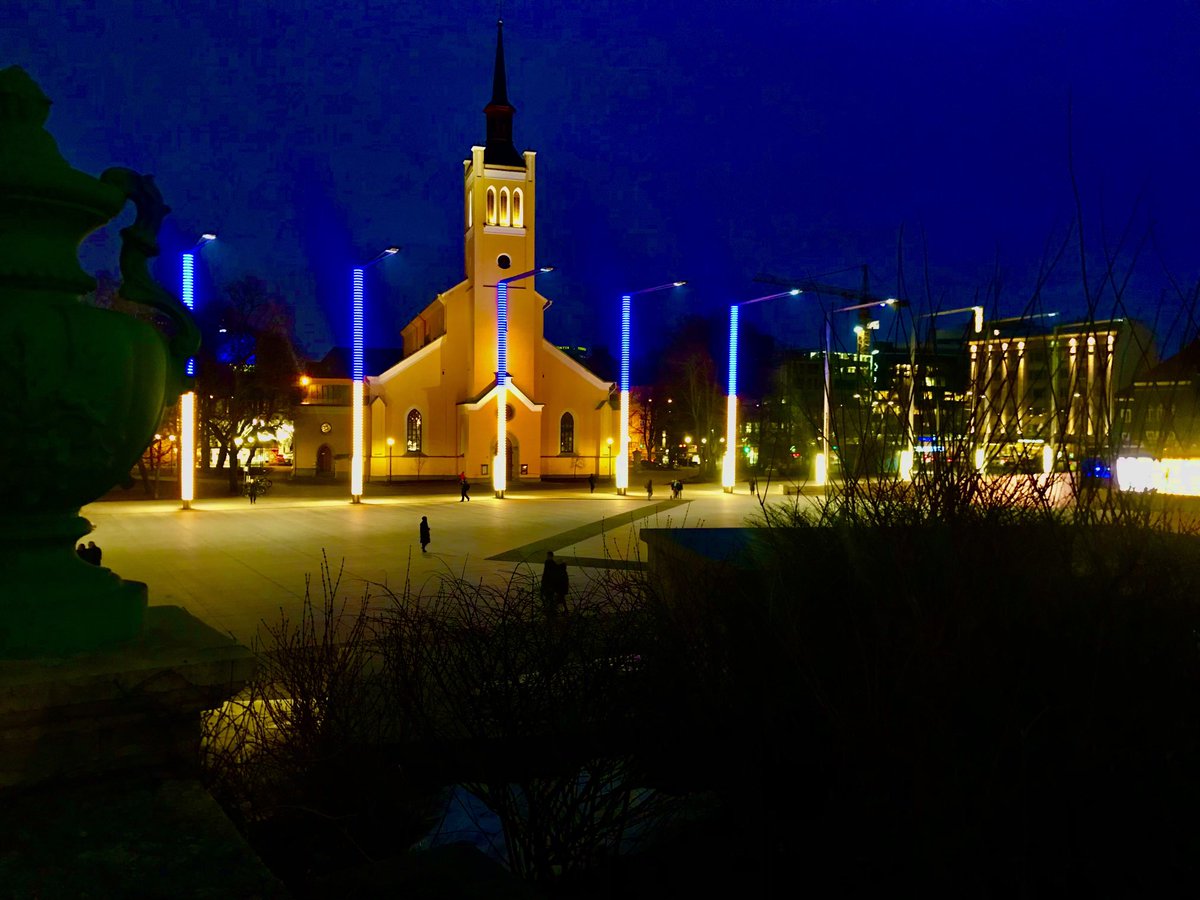 BennichLi's tweet photo. Blue and yellow at Tallinns Freedom Square. Estonia stand firmly beside her brother in arms. https://t.co/PmdB9z1qNS