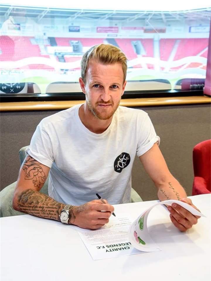 🚨BREAKING NEWS🚨 @Coppinger26 SIGNS 4 @drfc_official LEGENDS 🔴⚪️ The Return of The 🐐 One more chance to see In red & white hoops, sing his name, honour his legendary career. #drfc 🆚 #swfc Legends 📆 07/05/2022 ⏰ 13:30 Kick-Off 🏟 Eco-Power 🎫 01302 762576 @BlackBank_DRFC