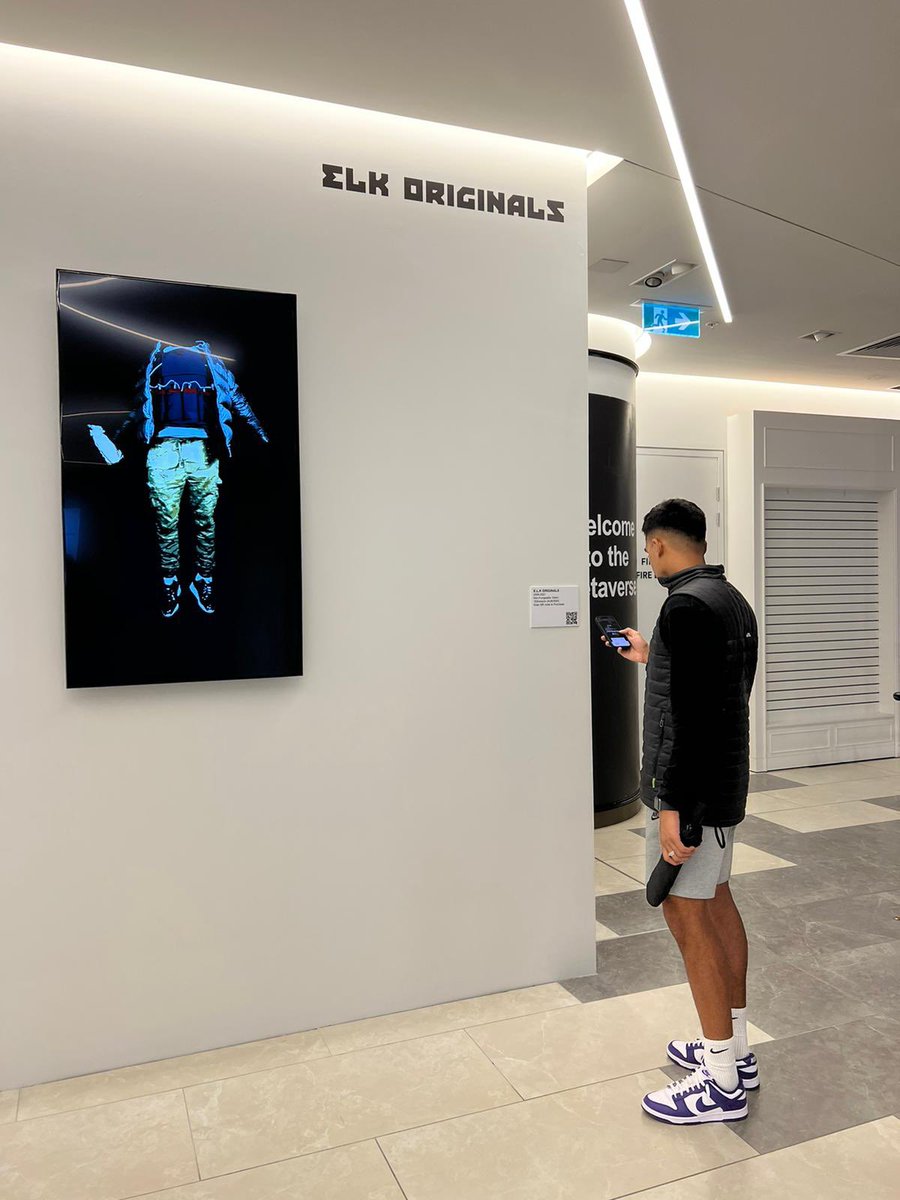 ZyzzDucks's tweet photo. Visited my first ever hybrid Art &amp; NFT exhibition, the edge of chaos by @Elk1 and @TheKimmies 
Was so dope to finally see the WEB3.0 world come to reality. Only the beginning 💎

#Metaverse #edgeofchaos #nft #Web3 #art   #NFTs #NFTartists https://t.co/ackq7VwFac
