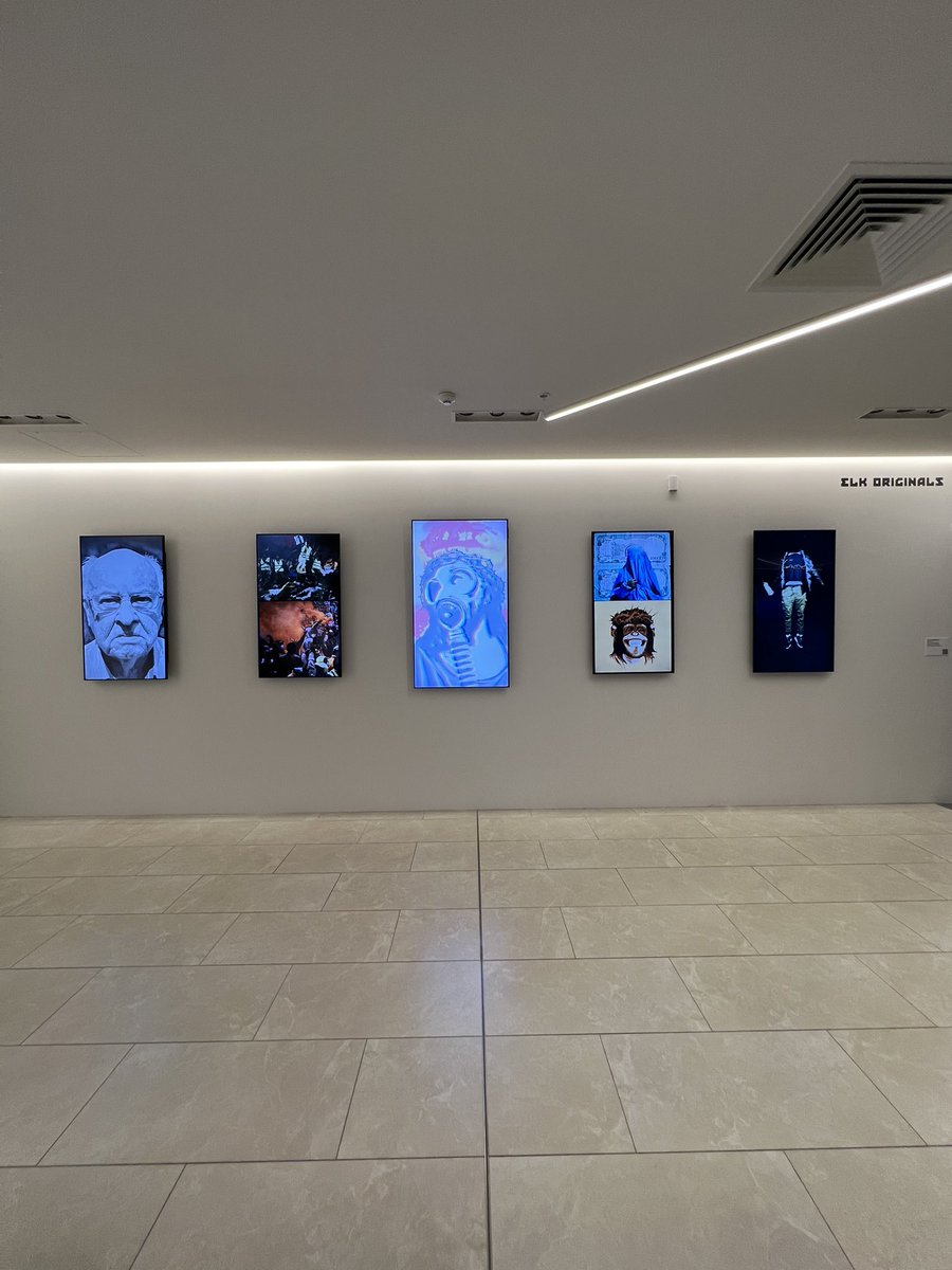 ZyzzDucks's tweet photo. Visited my first ever hybrid Art &amp; NFT exhibition, the edge of chaos by @Elk1 and @TheKimmies 
Was so dope to finally see the WEB3.0 world come to reality. Only the beginning 💎

#Metaverse #edgeofchaos #nft #Web3 #art   #NFTs #NFTartists https://t.co/ackq7VwFac