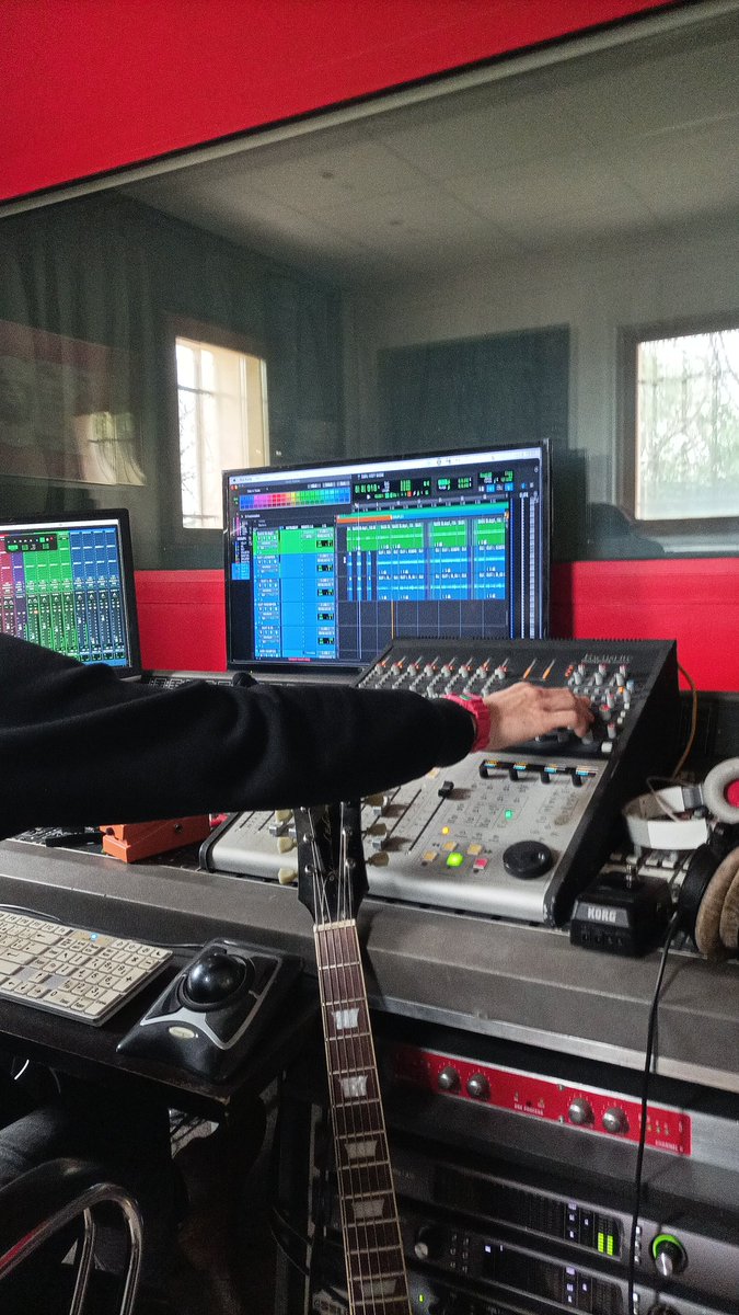 BALLSOUTOFF's tweet image. L'enregistrement du volume 2 avance très bien la batterie la basse et la guitare de Yann sont dans la boîte !

On a besoin de vous pour vous proposer le meilleur ep du monde !

Toutes donations seront récompensées et promis vous aurez nos Balls

okpal.com/ballsoutvolume2