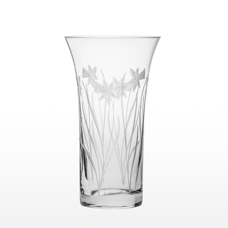 The_Chinashop's tweet image. The daffodil design has been delicately hand-carved into the exterior of this vase, giving the piece a whimsical charm and subtle elegance. Why not gift this beautiful crystal vase to someone special? ow.ly/u8Kx50IgL9B

#RoyalScot #Crystal #Vase #Flowers #Glass #Giftideas