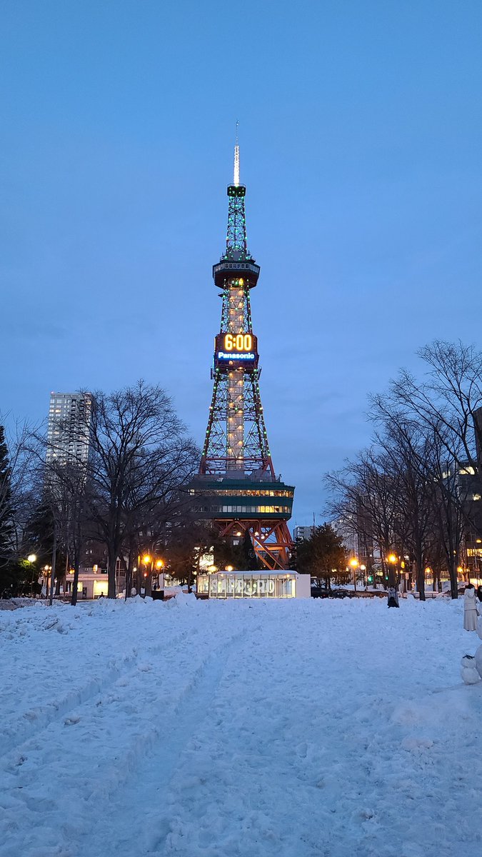 sapporo_patrick's tweet photo. テレビ塔ライトアップ！！
#セントパトリックスデー
#StPatricksDay https://t.co/KrNGc9yTJA https://t.co/lQJmidbhCh