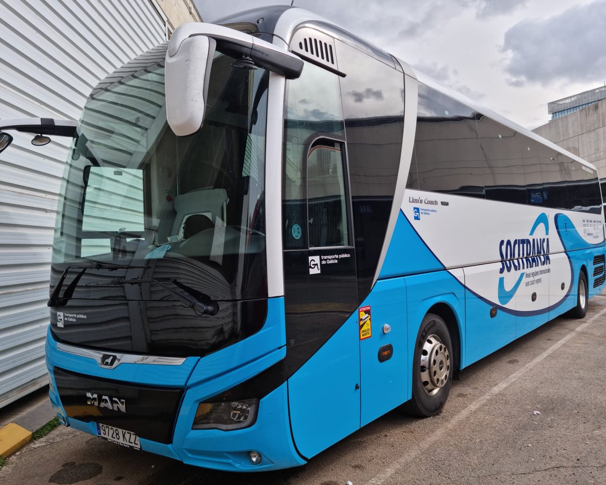 SOCITRANSA's tweet photo. Gracias a @Pefipresa_SAU, @TECNIFUEGOAESPI, @Cepreven e Incipresa, esta mañana hemos enviado dos autobuses a la frontera de Ucrania y Polonia, cargados de material humanitario, para a su vez, volver con refugiados ucranianos a Madrid.¡Muchas gracias por esta iniciativa solidaria! https://t.co/9CadwcIdCw