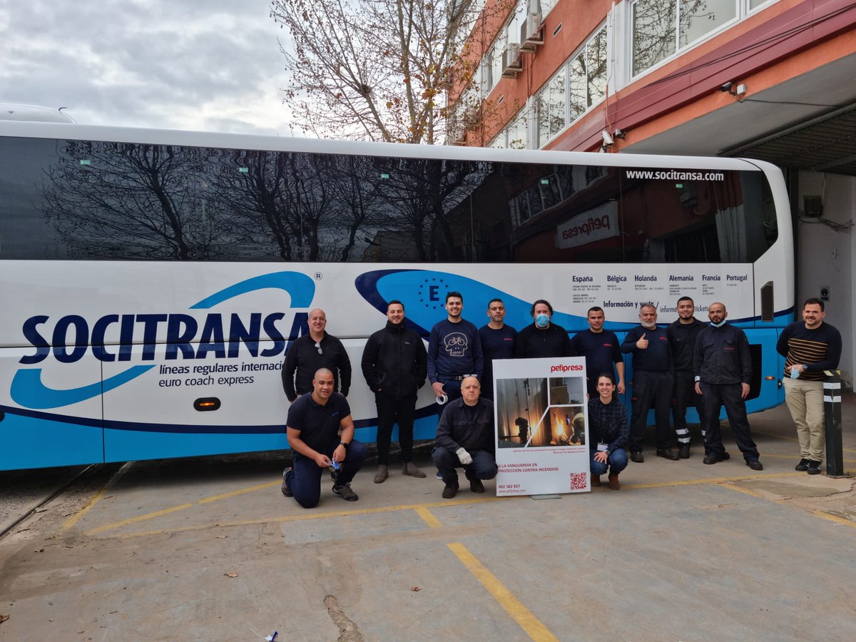 SOCITRANSA's tweet photo. Gracias a @Pefipresa_SAU, @TECNIFUEGOAESPI, @Cepreven e Incipresa, esta mañana hemos enviado dos autobuses a la frontera de Ucrania y Polonia, cargados de material humanitario, para a su vez, volver con refugiados ucranianos a Madrid.¡Muchas gracias por esta iniciativa solidaria! https://t.co/9CadwcIdCw