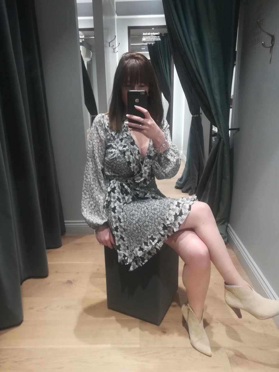 SophiaR1985's tweet photo. The sun has made an appearance today, so I thought I'd wear my new Cecil mixed print ruffle dress, loving the Boho vibe. 💓 @Hillerspal @KathrynCumings @WeAreMV_ https://t.co/smpl5PUrVo
