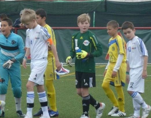 norskfotballaka's tweet photo. Gratulerer til NFA-gutt Kristoffer August Sundquist Klaesson (f.2000) med debut i Premier League for Leeds i går! Her for NFA i Mundialito som 12-åring i 2012, sammen med Ståle Eikebrokk og Hugo Vegard Vetlesen https://t.co/fxUkGvWtZ1