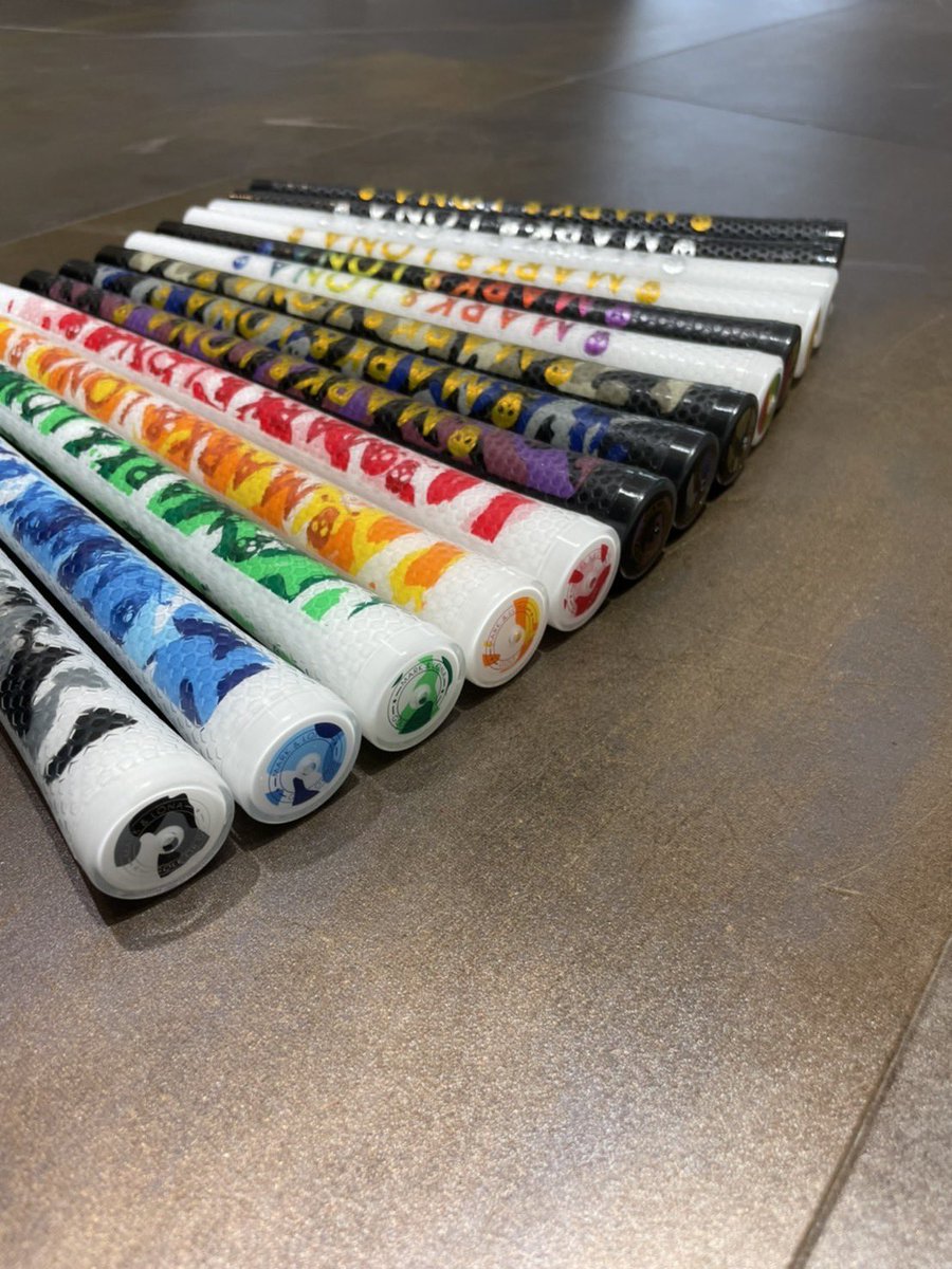 gossipgolf_com's tweet photo. 【MARK&amp;LONAからペンタゴン
グリップが入荷】
デザインやカラーバリエーション豊富にパワーアップして登場です🤩🔥
目立つこと間違いなし！新シーズンを新しいグリップで迎えませんか！？

カモフラバージョン　¥3,850（税込）
無地タイプ　¥3.300（税込）
https://t.co/yKpmQjWLil https://t.co/MJrYLs3e9A