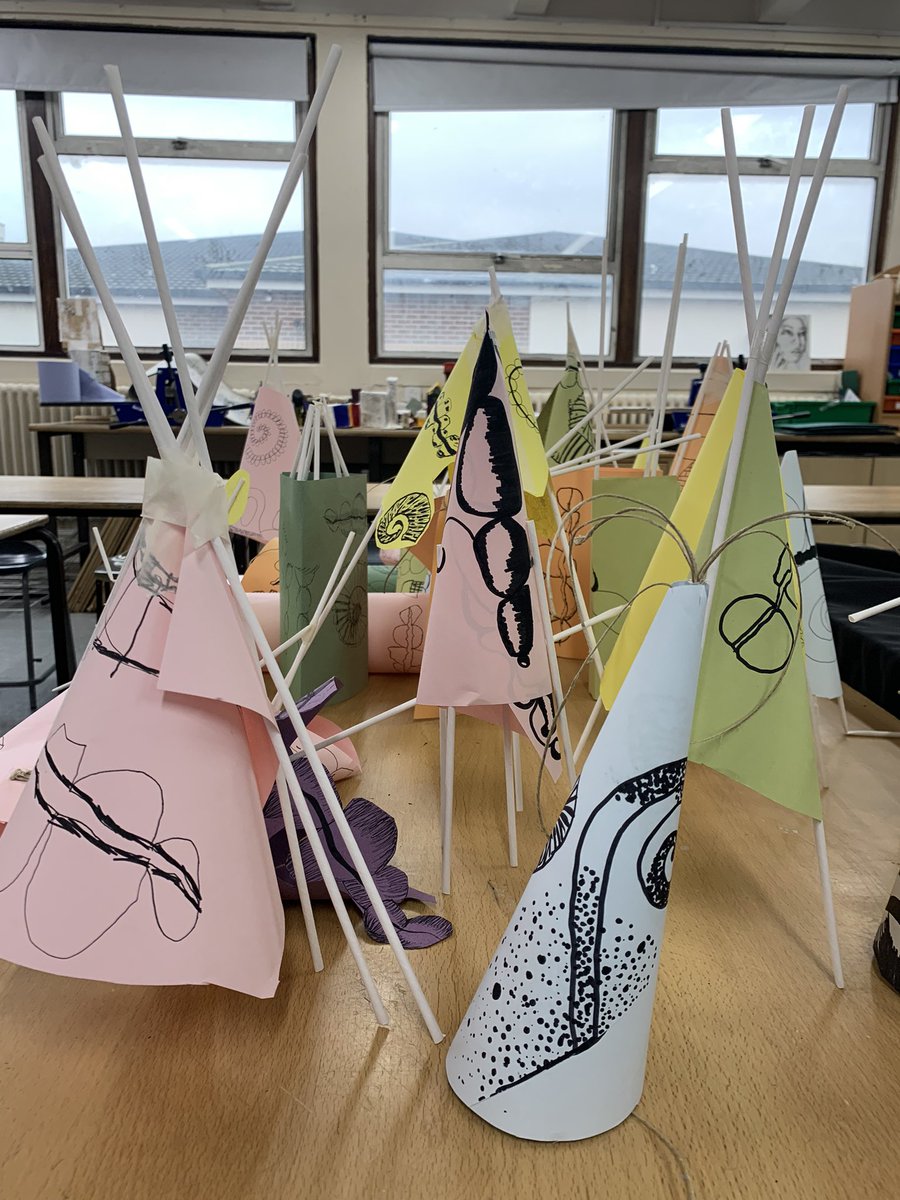 artteachjess's tweet photo. Delivered y9 tasters this week- 25 mins mini project- researching Andy Goldsworthy and natural forms through drawing and paper sculpting. V pleased with the engagement and outcomes! #MoreArtNotLess #ArtIsTheHeart #CreativeClasses https://t.co/FrT4FoYDJm