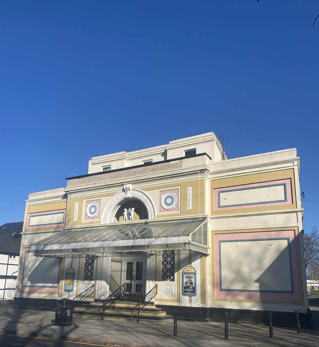 CommReAwards's tweet image. Lovely early morning walk in Northwich 

Favourite Tree, Building and Shop Sign 
@plaza_northwich @Tim_Burgess