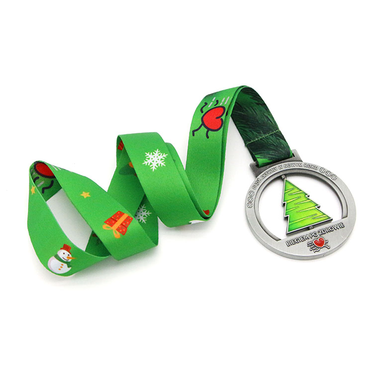 Rotating Christmas Tree medal #medal #run #races #sport #virtualraces #running #marathon #halfmarathon
