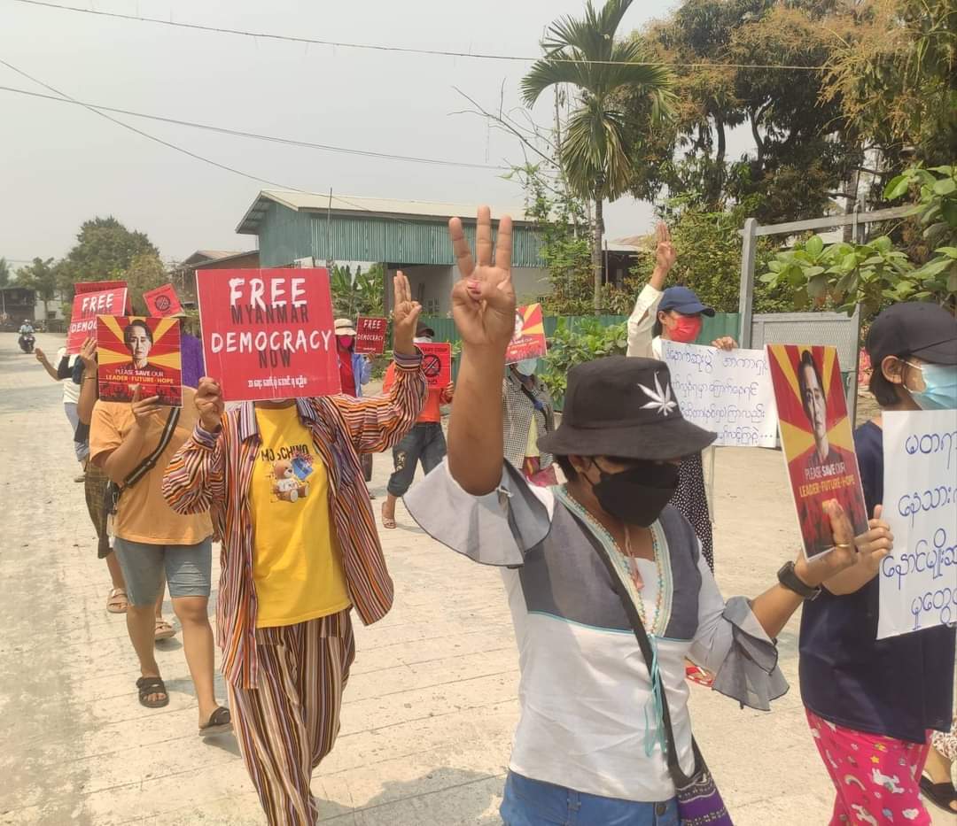 KaungKhantHto10's tweet photo. Kalay main strike continued protesting against military dictatorship and fighting for Democracy and Justice !!

#VillagesBurntDownByJunta
#2022Mar19Coup
#WhatsHappeningInMyanmar https://t.co/gPb3e1isRW