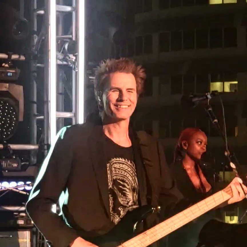 LifeOfYara's tweet photo. Thanks @duranduran @SimonJCLeBON for the brilliant, exhilarating, and fun night celebrating your 40th at #TheAster in Hollywood 3/17/2022! Fantastic! Can't wait for the upcoming US tour. ❤🎶 #DuranLive #DuranDuran https://t.co/SBBmr758mu https://t.co/TjREygdTYK