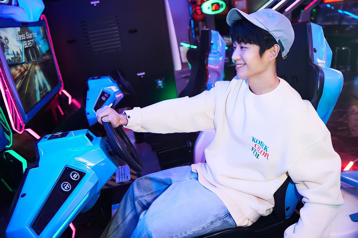 Supportjhicrew's tweet photo. ▪️แคมเปญฤดูใบไม้ผลิ ของ Kodak Anorak ที่ได้ปล่อยภาพออกมาให้พวกเราได้รับชมนั้น เป็นการเปิดเผย 5 งานอดิเรกของนักแสดงจองแฮอินในฐานะพรีเซนเตอร์ของ Kodak
(1) https://t.co/uilEy6Fkem