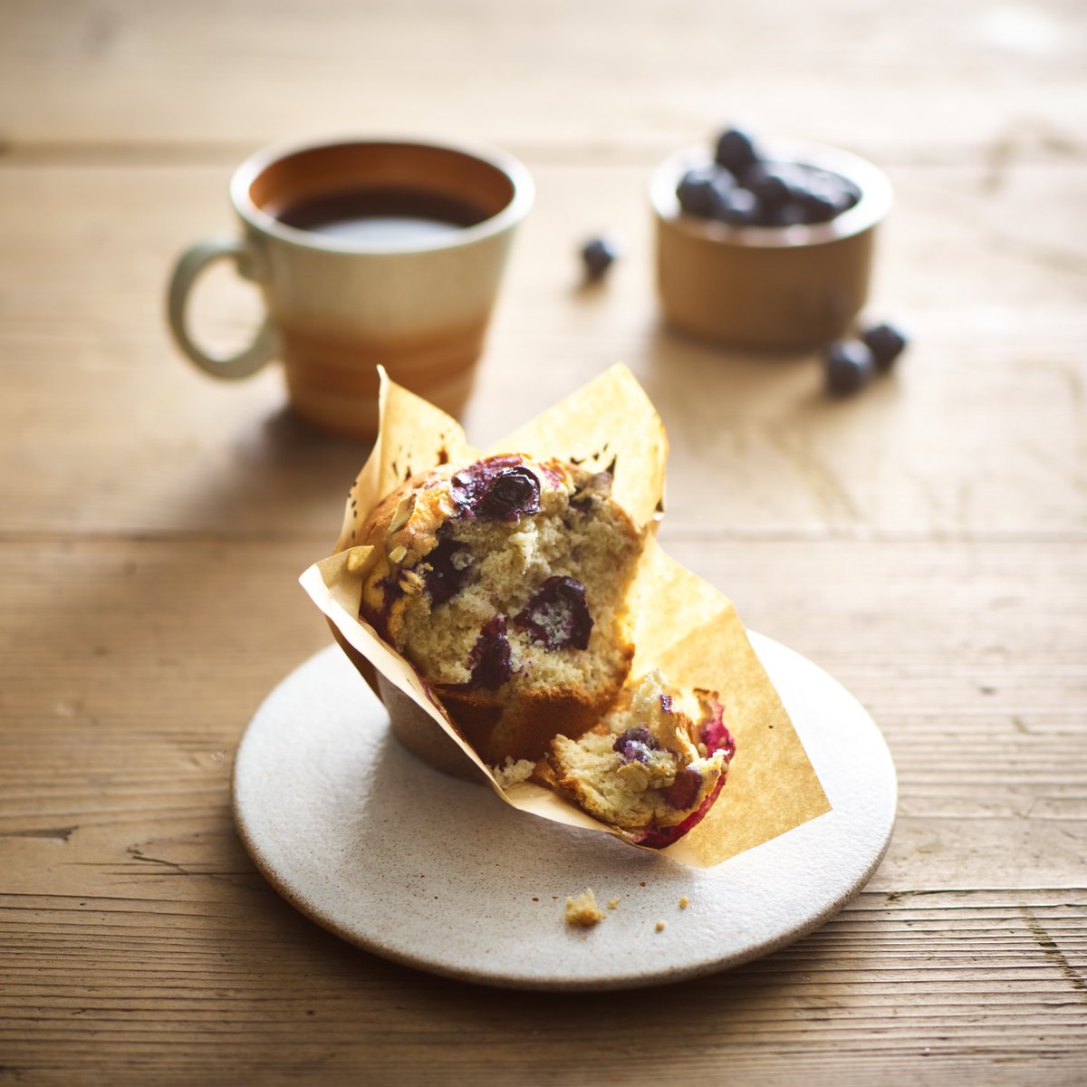 Weekends are for coffee, cake and catch ups. 
Grab our blueberry muffin recipe: kerrygold.com/uk/recipes/blu…