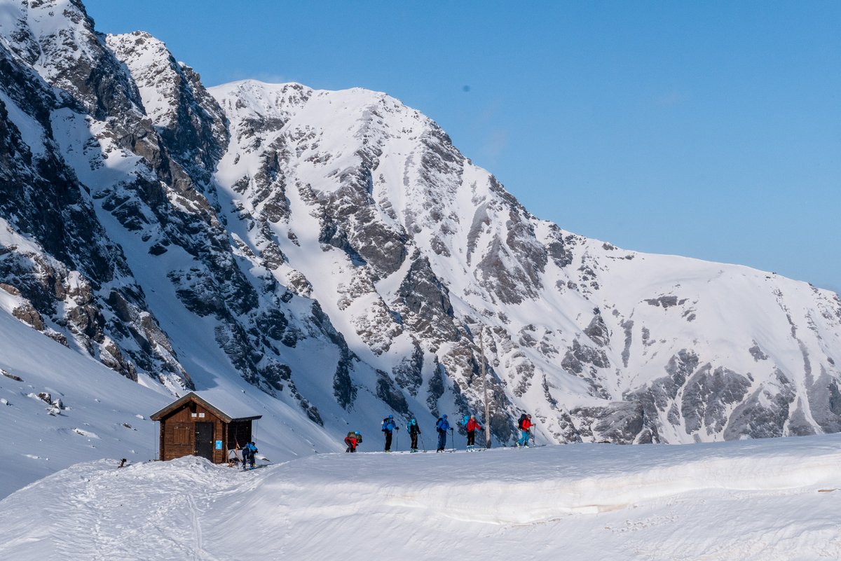 ScottSportsFR's tweet photo. Embarquez avec SCOTT Sports et Yann Borgnet, guide de haute-montagne, pour une sortie ski de randonnée et Bivouac sur 2 jours.
Venez vivre une expérience unique le 29 mars �� https://t.co/E3vcXi7Tf2
___
�� Yann Borgnet
___
#NOSHORTCUTS #SCOTTwinter https://t.co/7HzLVJgH2s
