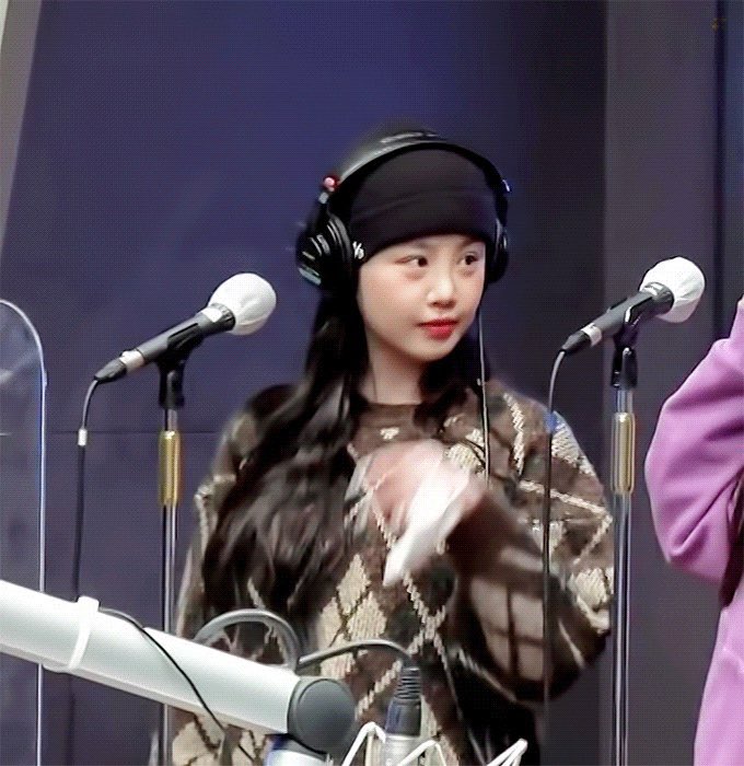 1998_0309's tweet photo. 저화질 수진이💜 https://t.co/nyVV6JIb2R