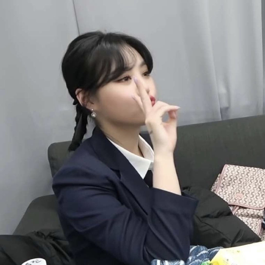 1998_0309's tweet photo. 저화질 수진이💜 https://t.co/nyVV6JIb2R