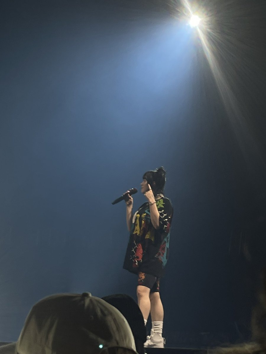 hypnoticagirl's tweet photo. billie…….. https://t.co/jQ0hqDjOOF