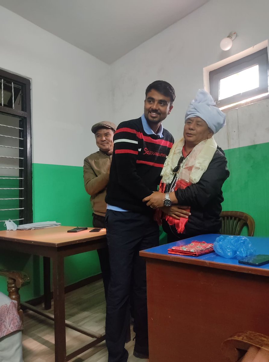 PeopleGandaki's tweet photo. समाजवादी विद्यार्थी यूनियन कास्की जिल्ला द्धारा आज गण्डकी प्रदेश कार्यलयमा नेपाल सरकारको राष्ट्रिय भुमि आयोग कास्की जिल्ला विज्ञ सदस्यमा नियुत्ती हुनु भएको जनता समाजवादी पार्टी, नेपाल कास्की जिल्लाको अध्यक्ष गिरि प्रसाद गुरुङ्गलाइ शुभकामना तथा सफल कार्यकालको शुभकामना दिइयो । https://t.co/i5abL1NkGm