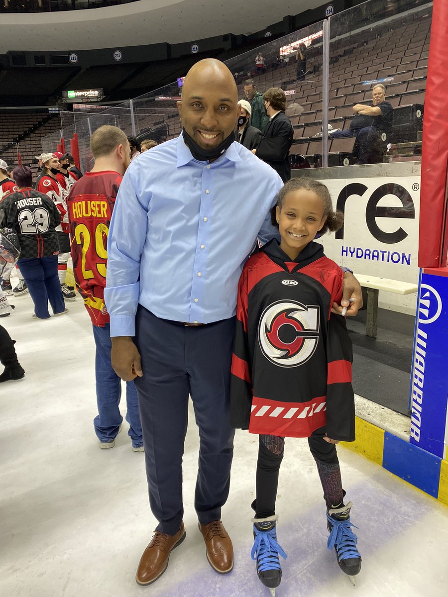 wilsonjade18's tweet photo. Thanks @CincyCyclones for such a fun night! https://t.co/XMzEksSNkE