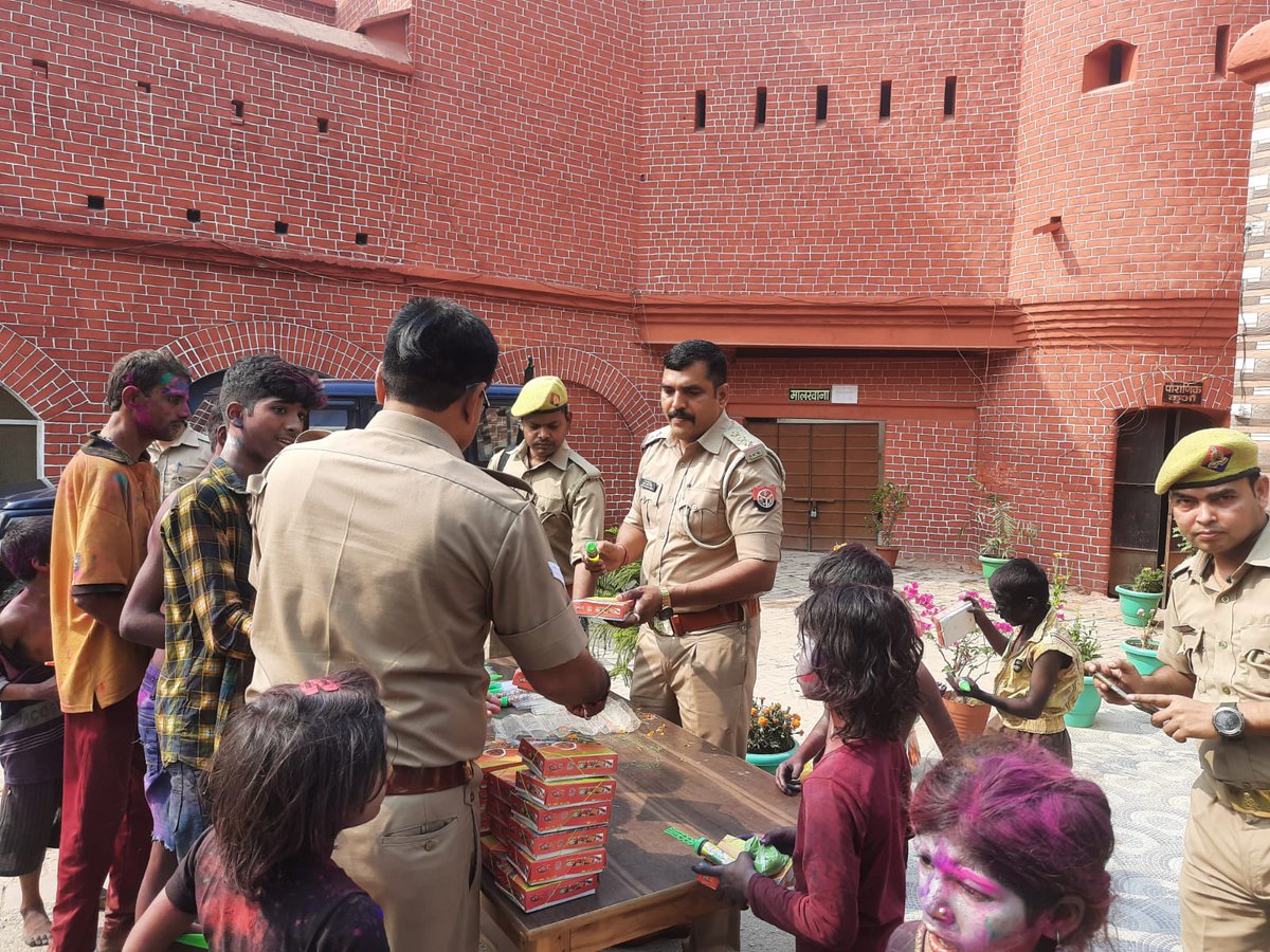 DeoriaPolice tweet picture