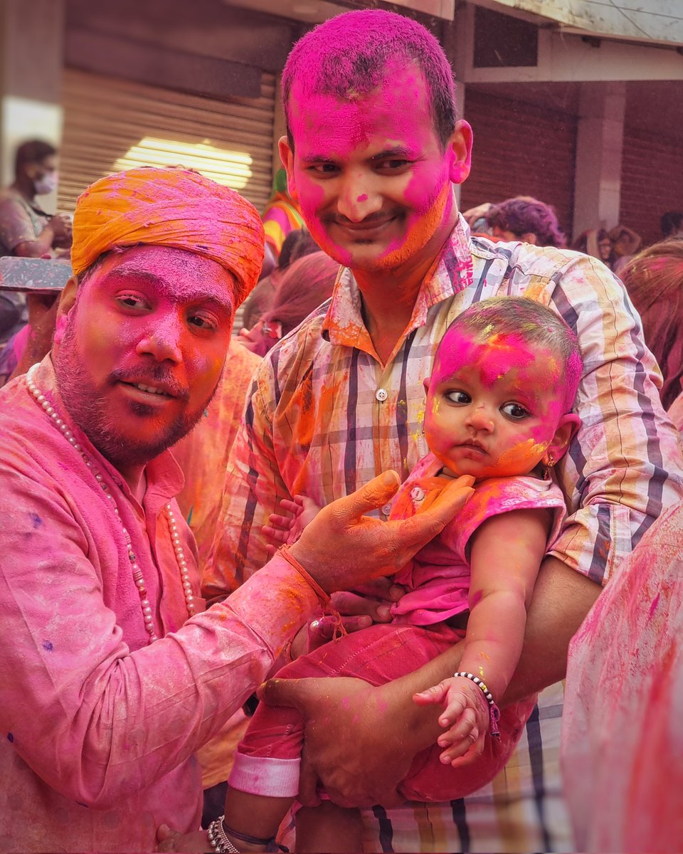 sunilyella's tweet photo. Holi celebrations at Begum Bazar, 2022!

@HiHyderabad 
#Holi
#Holi2022
#Hyderabad https://t.co/cw1uX44AXW