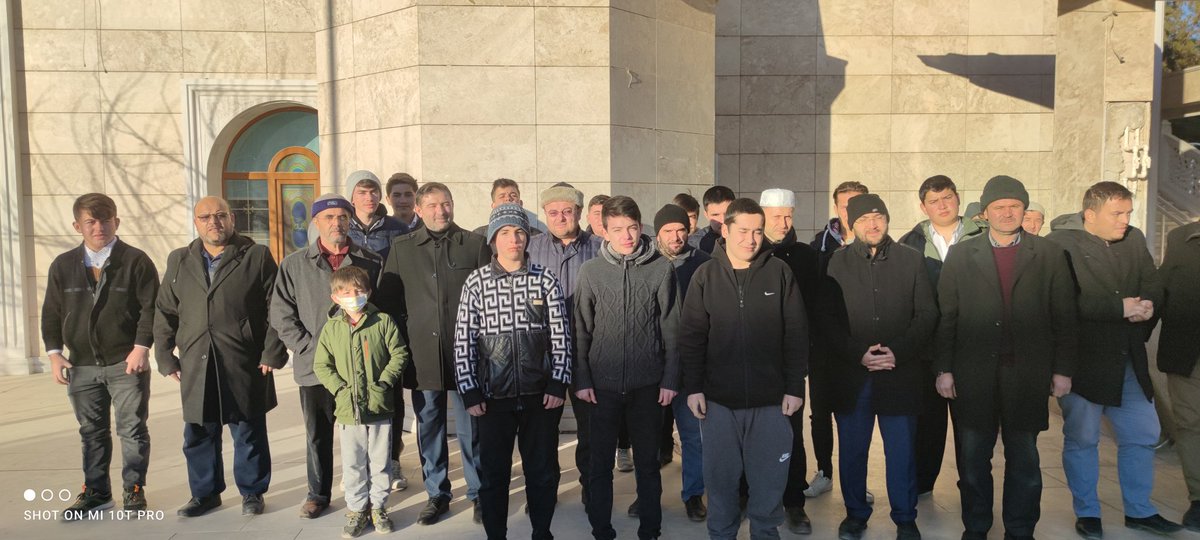 SehitNaci's tweet photo. Sabah namazı etkinliği olarak ilçe müftülüğümüzle beraber Cumartesi sabahı Çayırlı camisinde gençlerle buluştuk. İlçe müftümüz Mustafa Kızmaz ın sohbeti ve akabinde 18 Mart şehitlerimiz için okunan hatimlerin duasını yaptı. Okulumuz ilahi korosu da ilahilerle katkıda bulundu. https://t.co/MsgycHpUME