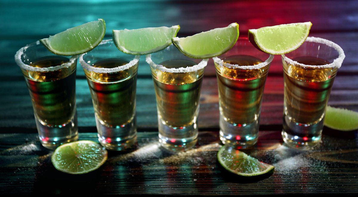 LukusScott's tweet photo. @SamWalkerNC1 @NashWalkerNC1 @EmersynWardNC1 @MaddoxHayesNC1 @GypsyShadowVoss opening the fridge and cutting up limes. I put them on a tray and carrying them out. I put the glasses on the table for everyone, keeping mine in my hand* To a relaxing weekend and hopefully some fish! *holding up my glass* https://t.co/HwVkLIMbNr